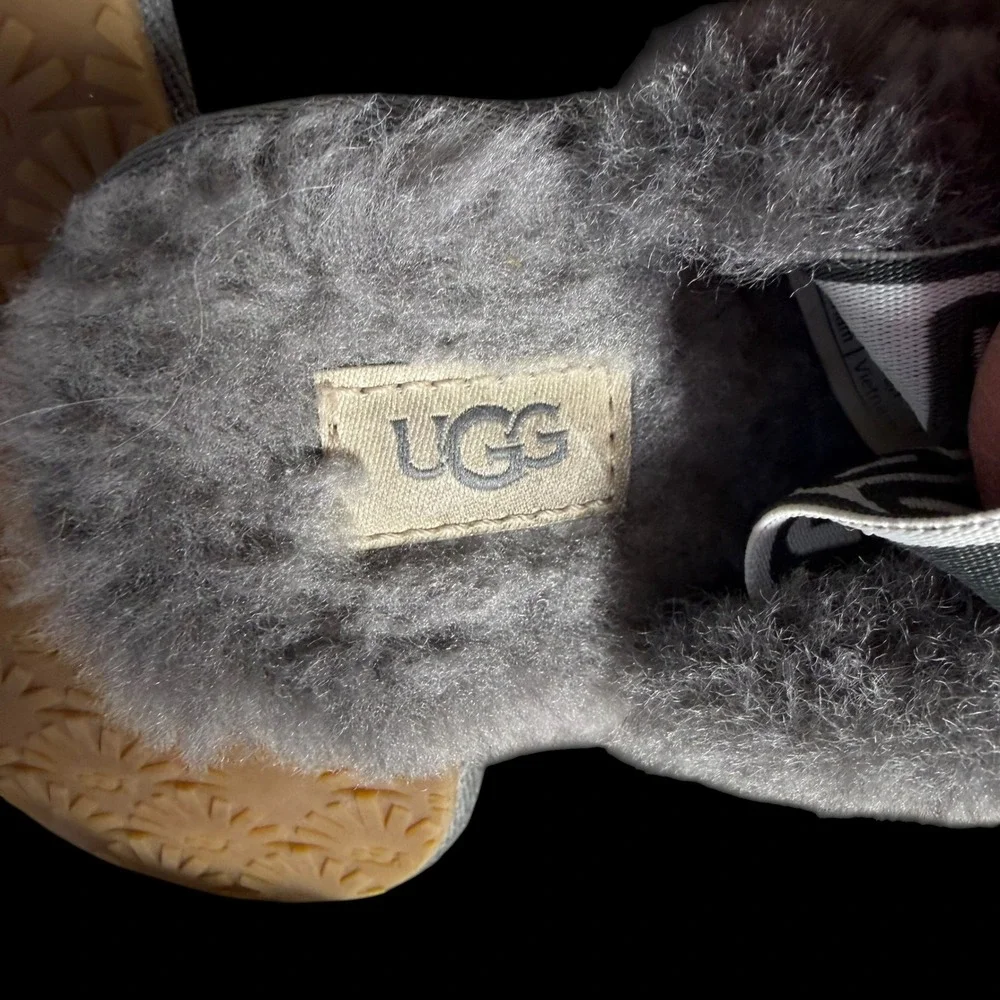 UGG Fluff Yeah Charcoal Gray Sheepskin Slide Sandals Kids Size 6 S/N 1098575T